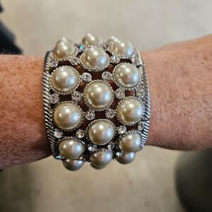 NWT Pearl & Rhinestone Statement Stretch Bracelet Silver Bridal Mob Wife Glam
